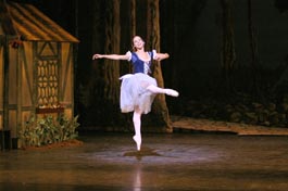Viengsay Valdes as Giselle